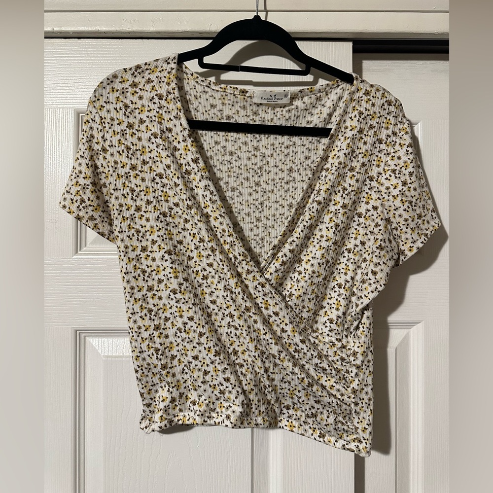 Cute flower crop top!